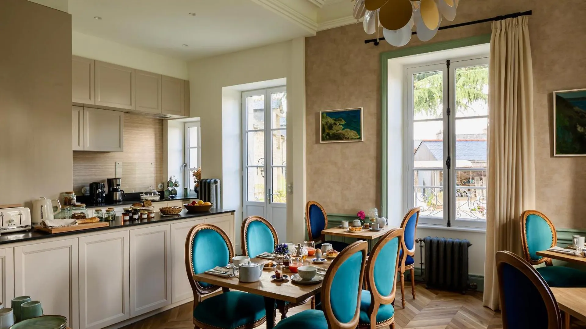Clos Du Cedre - Chambres D'Hotes D'Exception, Luxury B&B A Dinan Couette-café
